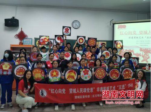 小萌妹的甜美装扮